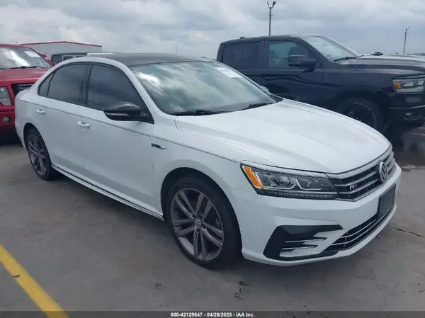 1VWAA7A30JC015825 2018 VOLKSWAGEN PASSAT - Image 1