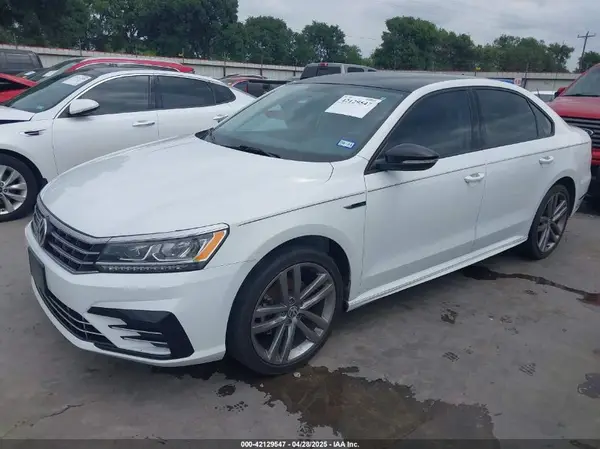 1VWAA7A30JC015825 2018 VOLKSWAGEN PASSAT - Image 2