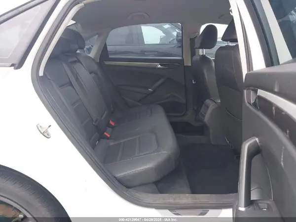 1VWAA7A30JC015825 2018 VOLKSWAGEN PASSAT - Image 8