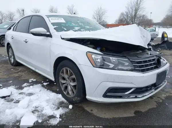 1VWAA7A30JC016909 2018 VOLKSWAGEN PASSAT - Image 1