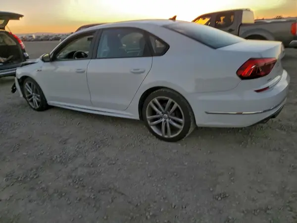 1VWAA7A30JC019468 2018 VOLKSWAGEN PASSAT - Image 2