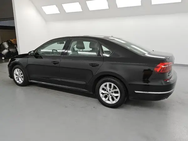 1VWAA7A30JC025061 2018 VOLKSWAGEN PASSAT - Image 2