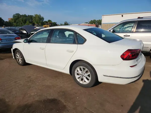 1VWAA7A30JC027764 2018 VOLKSWAGEN PASSAT - Image 2