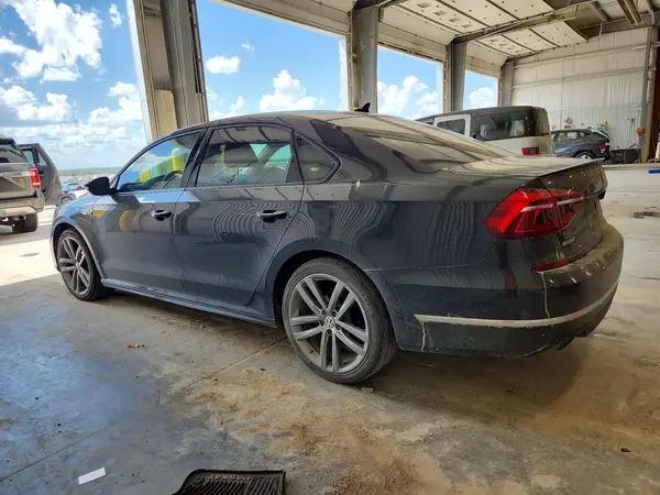 1VWAA7A30JC028946 2018 VOLKSWAGEN PASSAT - Image 2