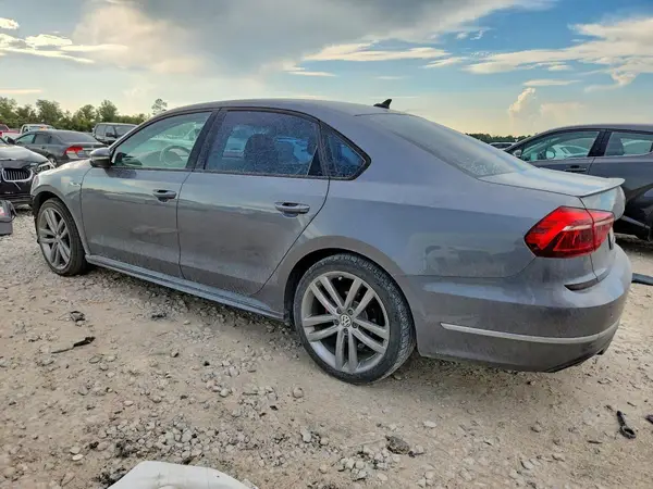 1VWAA7A30JC029658 2018 VOLKSWAGEN PASSAT - Image 2