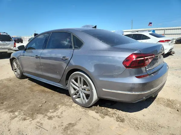 1VWAA7A30JC033340 2018 VOLKSWAGEN PASSAT - Image 2