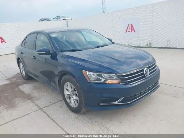1VWAA7A30JC036318 2018 VOLKSWAGEN PASSAT - Image 1
