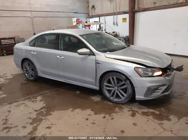 1VWAA7A30JC037243 2018 VOLKSWAGEN PASSAT - Image 1