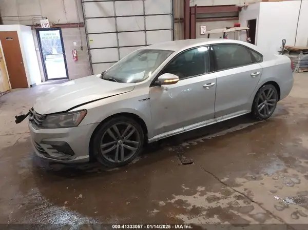 1VWAA7A30JC037243 2018 VOLKSWAGEN PASSAT - Image 2
