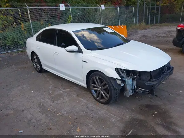 1VWAA7A31JC003697 2018 VOLKSWAGEN PASSAT - Image 1