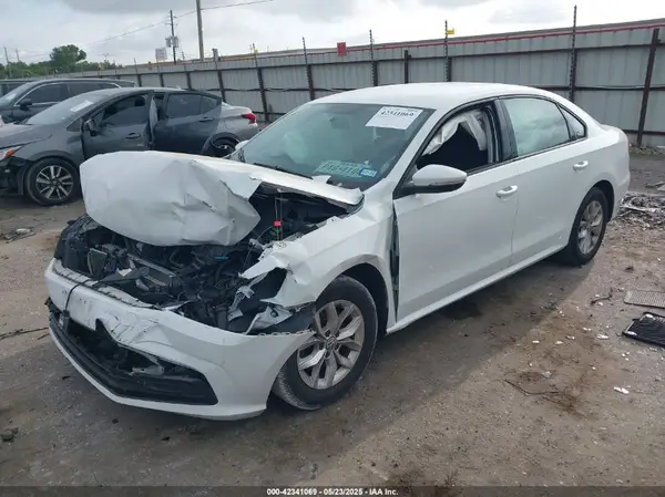 1VWAA7A31JC007913 2018 VOLKSWAGEN PASSAT - Image 2
