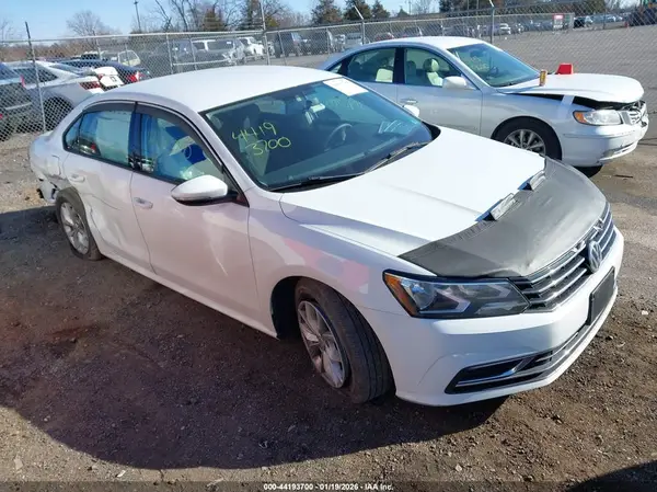 1VWAA7A31JC011458 2018 VOLKSWAGEN PASSAT - Image 1