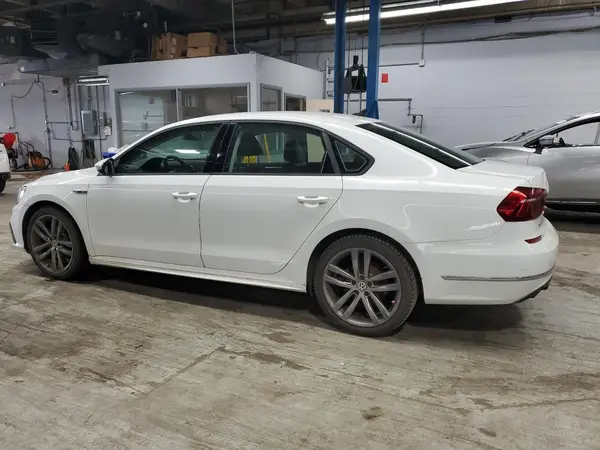 1VWAA7A31JC025196 2018 VOLKSWAGEN PASSAT - Image 2