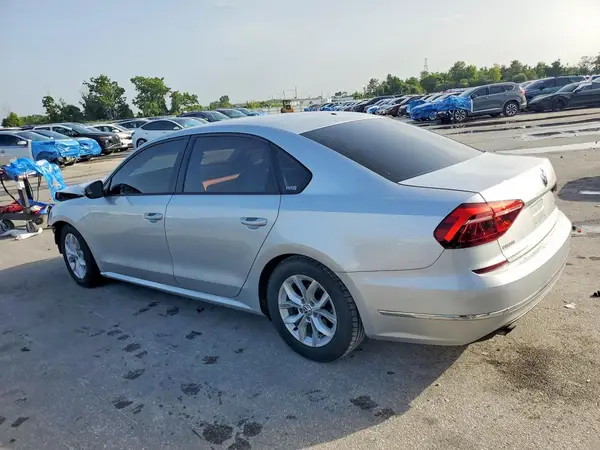 1VWAA7A31JC025652 2018 VOLKSWAGEN PASSAT - Image 2