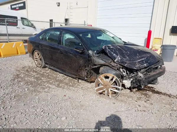 1VWAA7A31JC025974 2018 VOLKSWAGEN PASSAT - Image 1