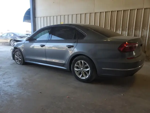 1VWAA7A31JC049143 2018 VOLKSWAGEN PASSAT - Image 2