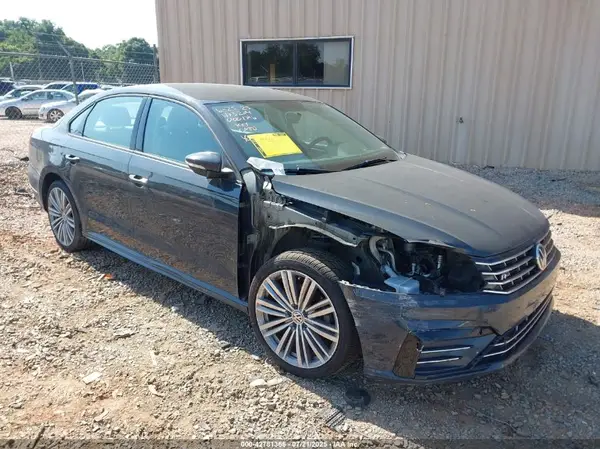 1VWAA7A32JC000176 2018 VOLKSWAGEN PASSAT - Image 1