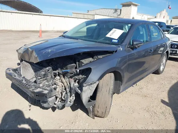 1VWAA7A32JC000968 2018 VOLKSWAGEN PASSAT - Image 2