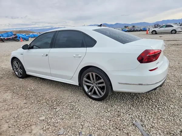 1VWAA7A32JC008858 2018 VOLKSWAGEN PASSAT - Image 2
