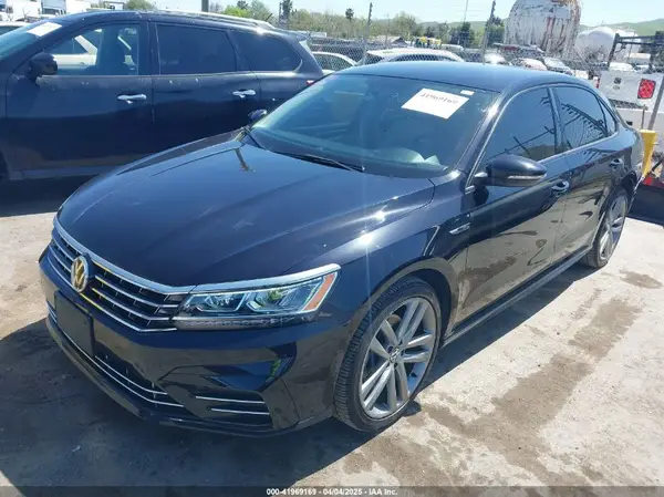 1VWAA7A32JC014840 2018 VOLKSWAGEN PASSAT - Image 2