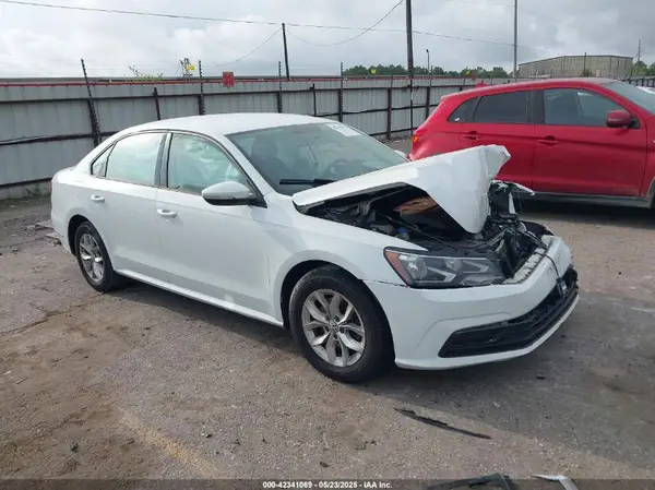 1VWAA7A32JC027913 2018 VOLKSWAGEN PASSAT - Image 1