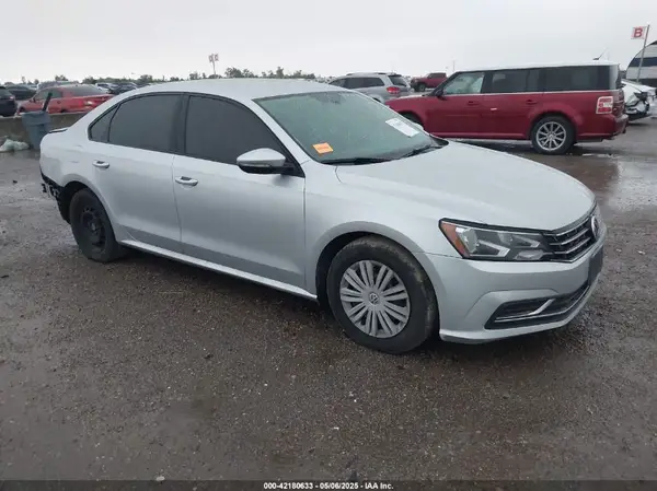 1VWAA7A32JC033369 2018 VOLKSWAGEN PASSAT - Image 1