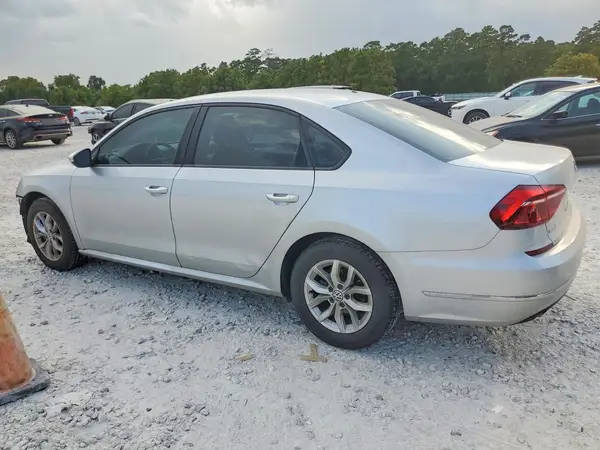 1VWAA7A32JC033372 2018 VOLKSWAGEN PASSAT - Image 2