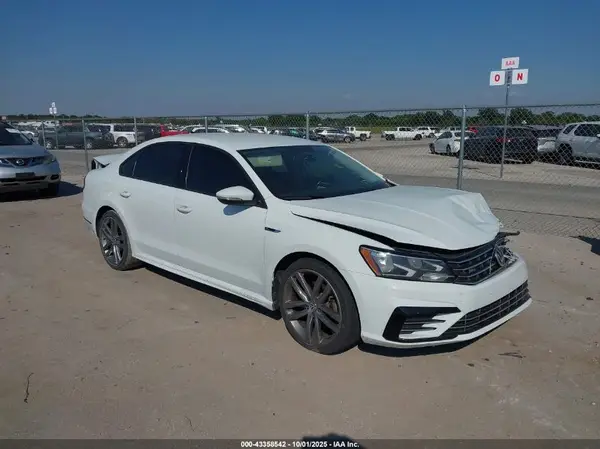 1VWAA7A32JC038037 2018 VOLKSWAGEN PASSAT - Image 1