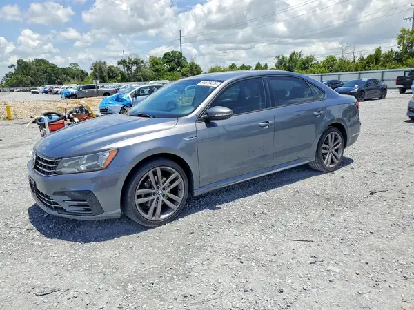 1VWAA7A33JC001773 2018 VOLKSWAGEN PASSAT - Image 1