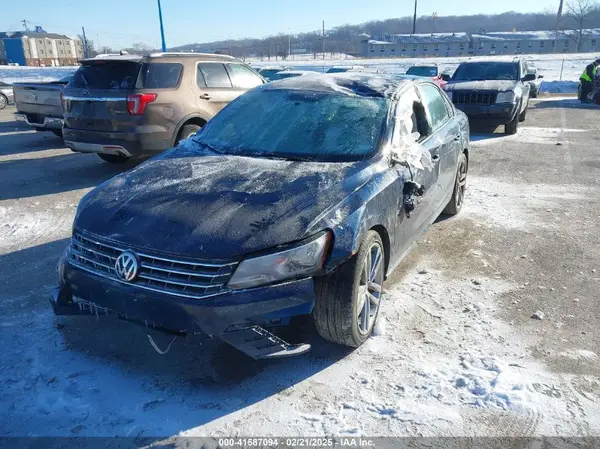 1VWAA7A33JC006276 2018 VOLKSWAGEN PASSAT - Image 2