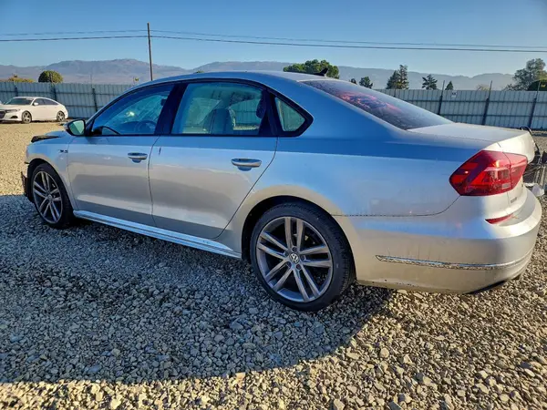 1VWAA7A33JC008996 2018 VOLKSWAGEN PASSAT - Image 2