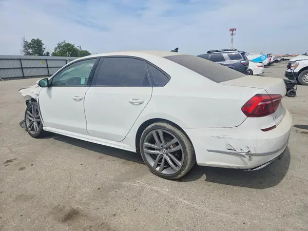 1VWAA7A33JC010909 2018 VOLKSWAGEN PASSAT - Image 2