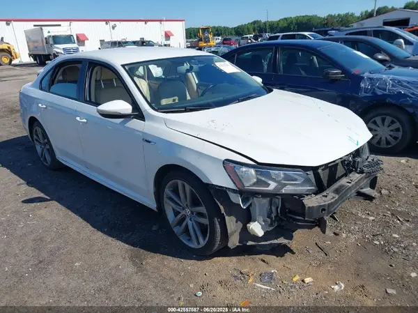 1VWAA7A33JC021179 2018 VOLKSWAGEN PASSAT - Image 1
