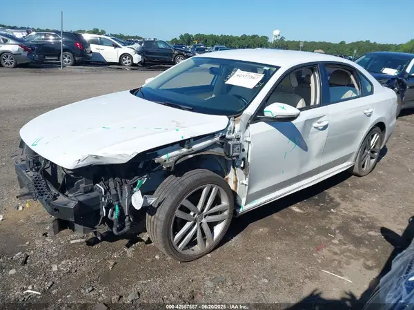 1VWAA7A33JC021179 2018 VOLKSWAGEN PASSAT - Image 2