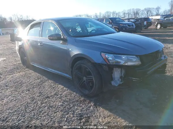 1VWAA7A33JC025328 2018 VOLKSWAGEN PASSAT - Image 1