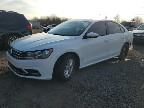 1VWAA7A33JC033851 2018 VOLKSWAGEN PASSAT - Image 1