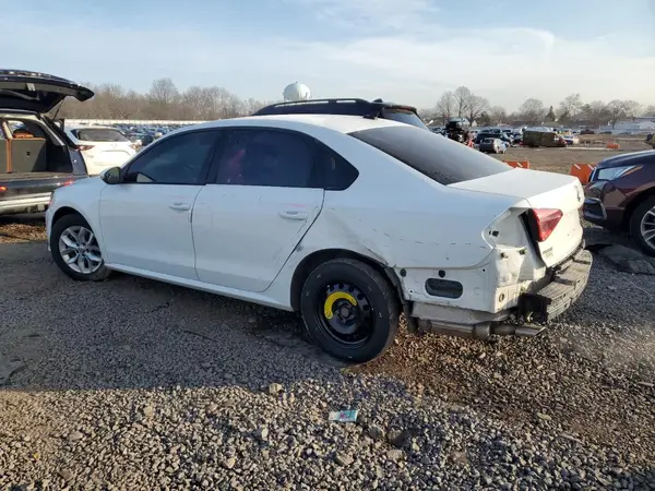 1VWAA7A33JC033851 2018 VOLKSWAGEN PASSAT - Image 2