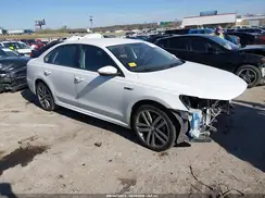 1VWAA7A33JC038399 2018 VOLKSWAGEN PASSAT