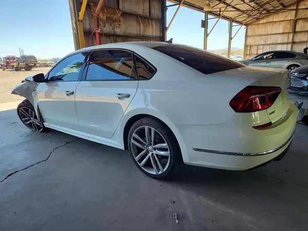 1VWAA7A33JC040010 2018 VOLKSWAGEN PASSAT - Image 2