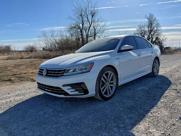 1VWAA7A33JC047765 2018 VOLKSWAGEN PASSAT - Image 2