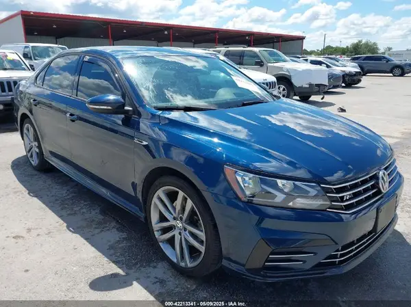 1VWAA7A34JC009932 2018 VOLKSWAGEN PASSAT - Image 1