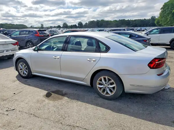 1VWAA7A34JC011602 2018 VOLKSWAGEN PASSAT - Image 2