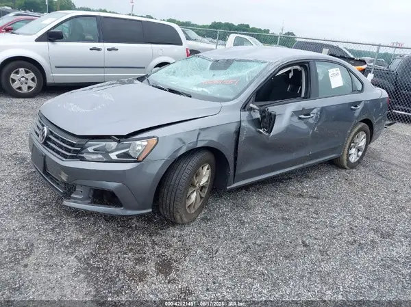 1VWAA7A34JC012135 2018 VOLKSWAGEN PASSAT - Image 2