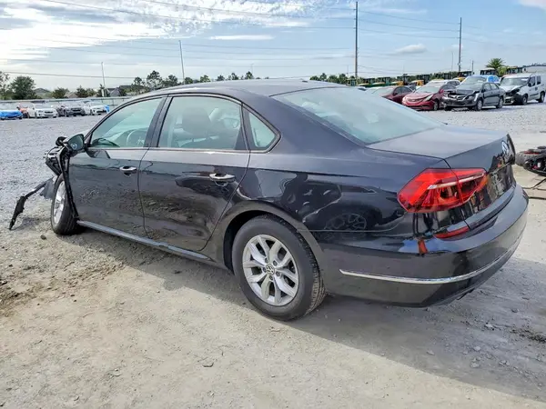 1VWAA7A34JC013317 2018 VOLKSWAGEN PASSAT - Image 2