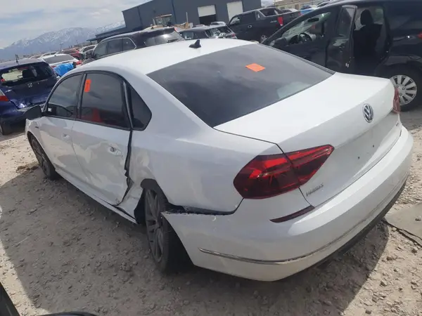 1VWAA7A34JC020218 2018 VOLKSWAGEN PASSAT - Image 2