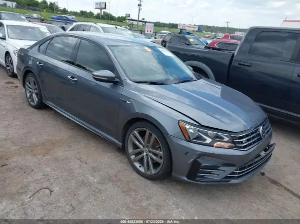 1VWAA7A34JC030280 2018 VOLKSWAGEN PASSAT - Image 1