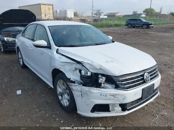 1VWAA7A34JC031557 2018 VOLKSWAGEN PASSAT - Image 1