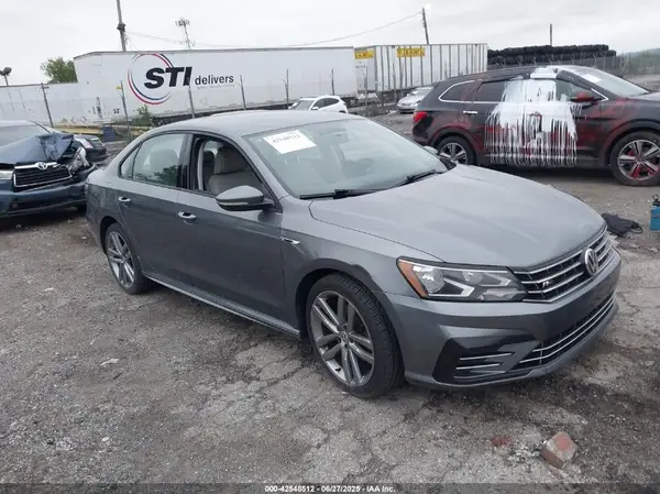 1VWAA7A35JC010779 2018 VOLKSWAGEN PASSAT - Image 1