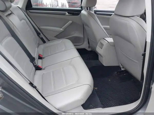 1VWAA7A35JC010779 2018 VOLKSWAGEN PASSAT - Image 8