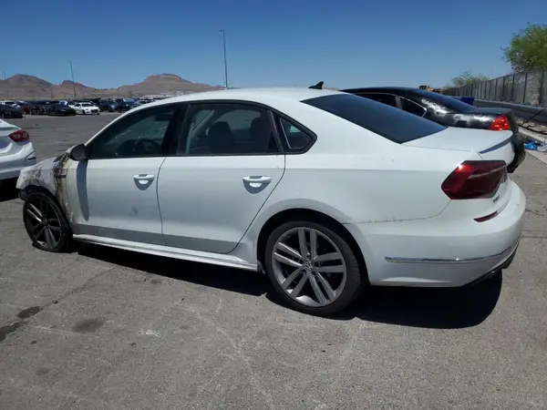 1VWAA7A35JC017165 2018 VOLKSWAGEN PASSAT - Image 2
